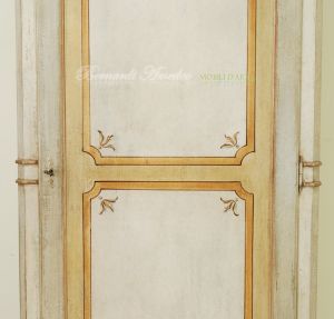 Armadietto da camera in legno massello dipinto a mano stile classico